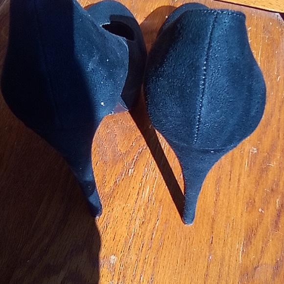 Woman's heels - Picture 4 of 5